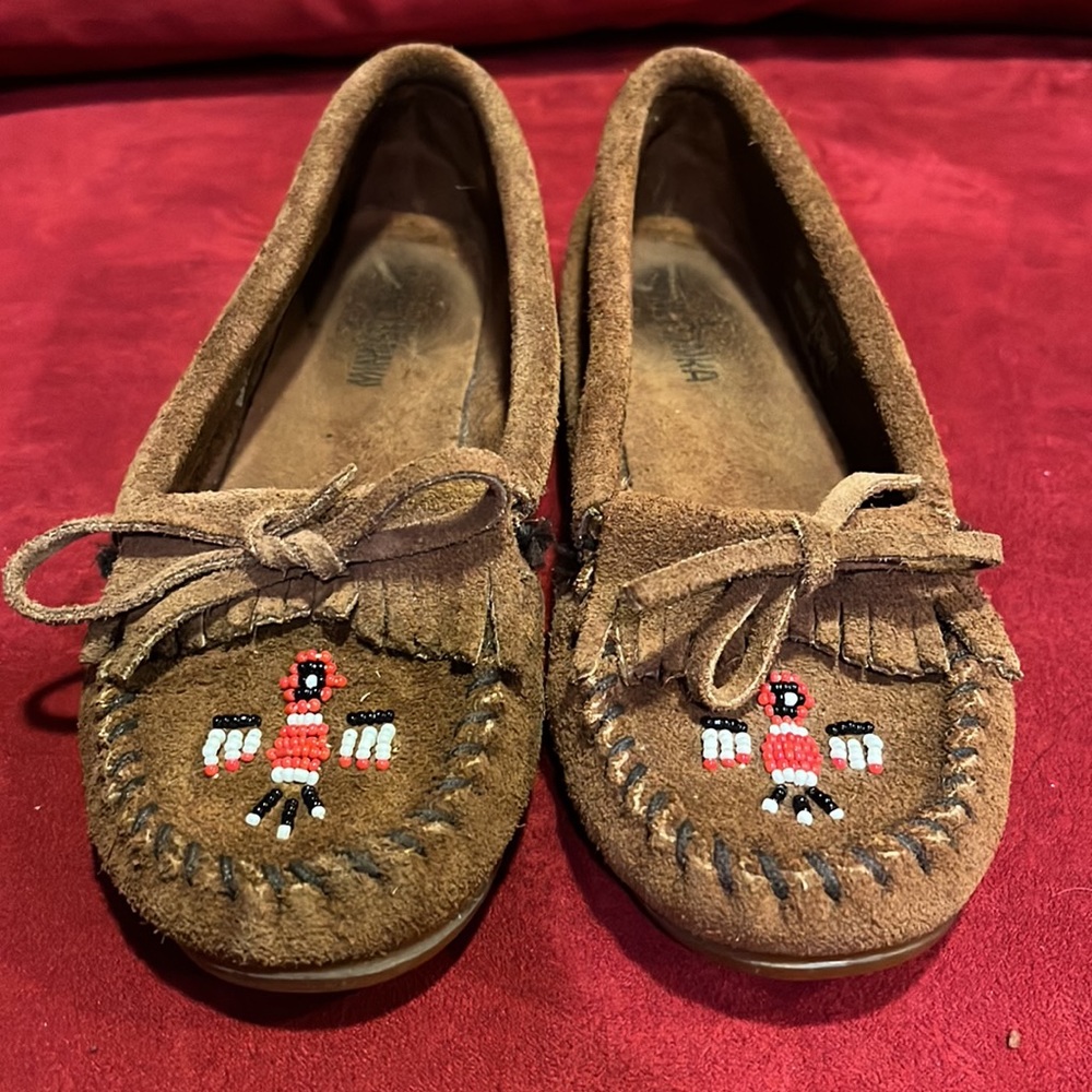 Dark Brown Suede Minnetonka Moccasins. Size 7 - Picture 9 of 10